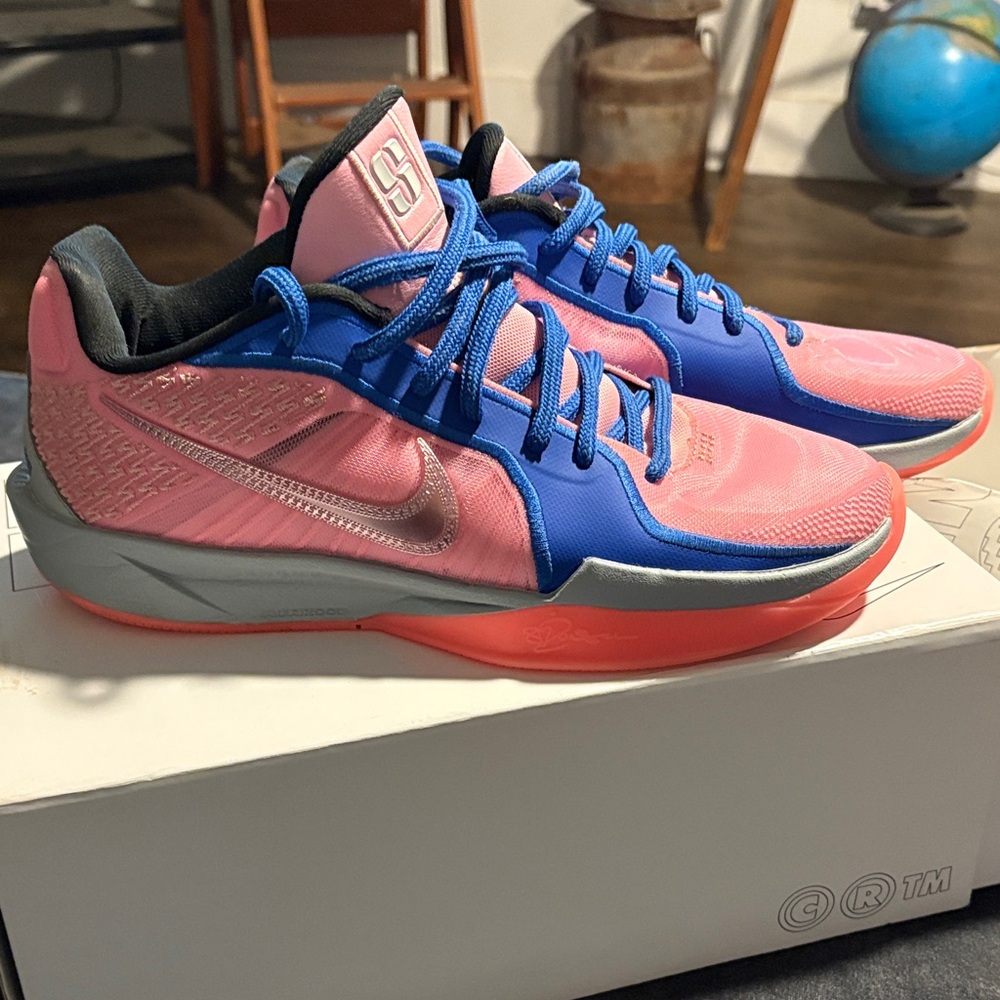 Nike Sabrina